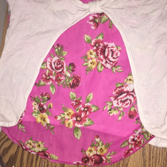 Cute white blouse with little dogs and flowers - Picture 6 of 7